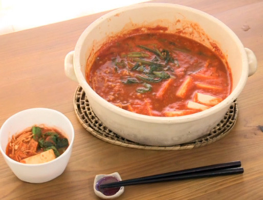 小松菜と豆腐のチゲ鍋 トマトジュース入りの画像