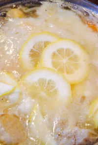 手羽とモツの長芋生姜レモン風味鍋