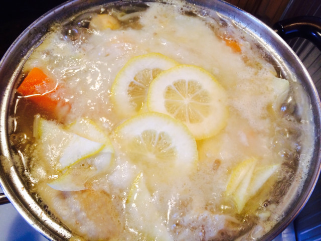 手羽とモツの長芋生姜レモン風味鍋の画像