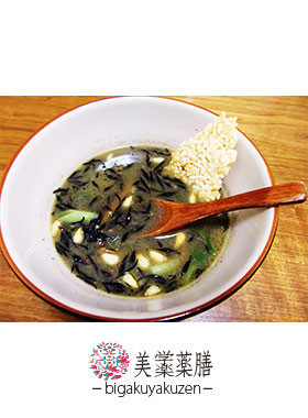 黒ゴマとひじきの坦々スープ 薬膳 血虚