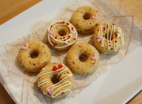 フリーズドライいちごのミニ焼きドーナツの画像