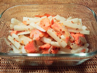 塩鮭と大根　粒マスタードマヨネーズ炒めの写真