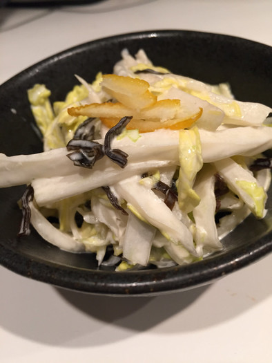 白菜の塩昆布サラダの写真