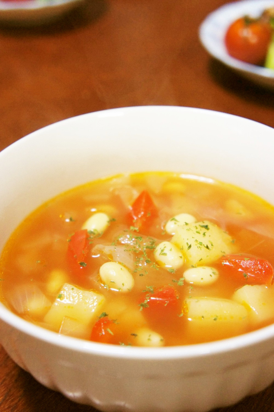 蒸し大豆とじゃがいものトマトスープの画像