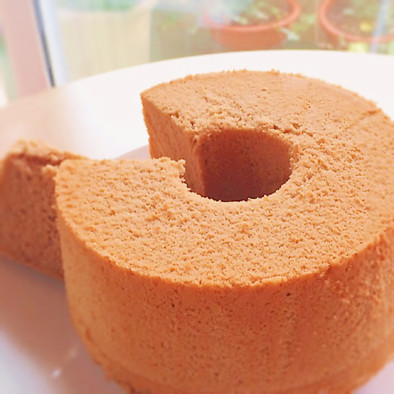 材料5つ☆米粉のノンオイルシフォンケーキの写真