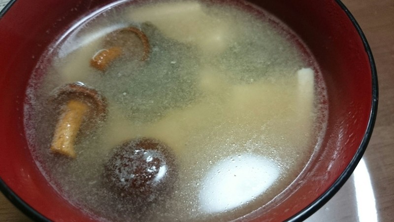 ナメコと豆腐とわかめの味噌汁（本物の味）の画像