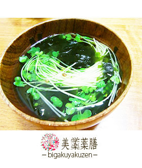 わかめとかいわれのお吸いもの 薬膳 水滞