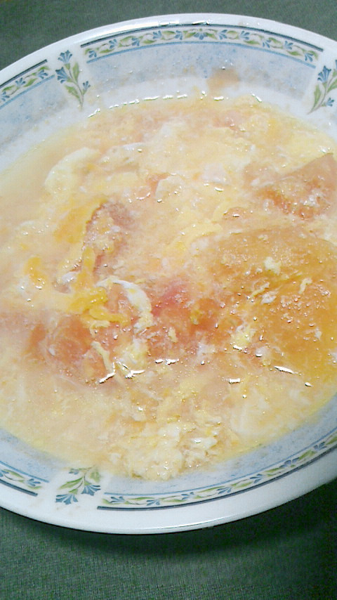 卵とトマトのスープの画像