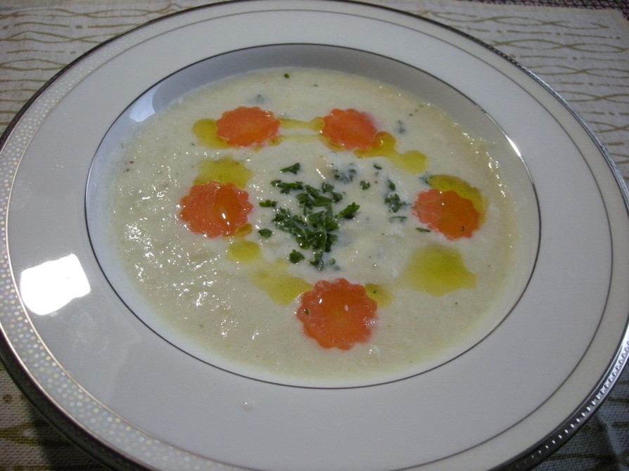 カリフラワーと豆乳の白いスープの画像