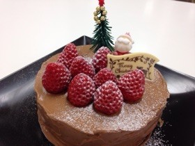 生チョコクリームのクリスマスケーキの画像