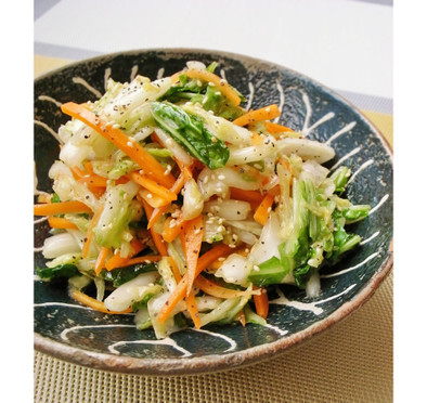 白菜と人参のナムル風サラダの写真