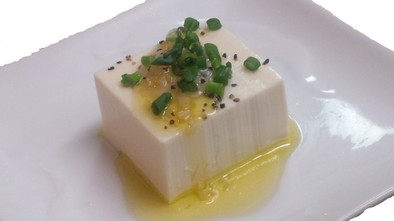 豆腐のガーリックオイルがけ～塩麹を添えての写真