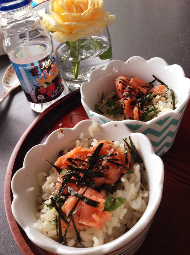 簡単 朝食に スモークサーモンと、青葉丼の画像