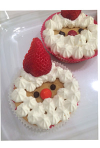 クリスマスに☆サンタさんのカップケーキ