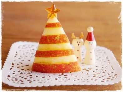 りんごde簡単クリスマスツリー☆キャラ弁の写真