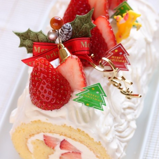 クリスマスケーキ 白いブッシュドノエル レシピ 作り方 By まりも１０１６ クックパッド 簡単おいしいみんなのレシピが349万品