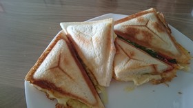 チーズ、ツナ、カレー、ホットサンド