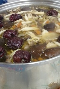 台湾料理：薬膳スープ