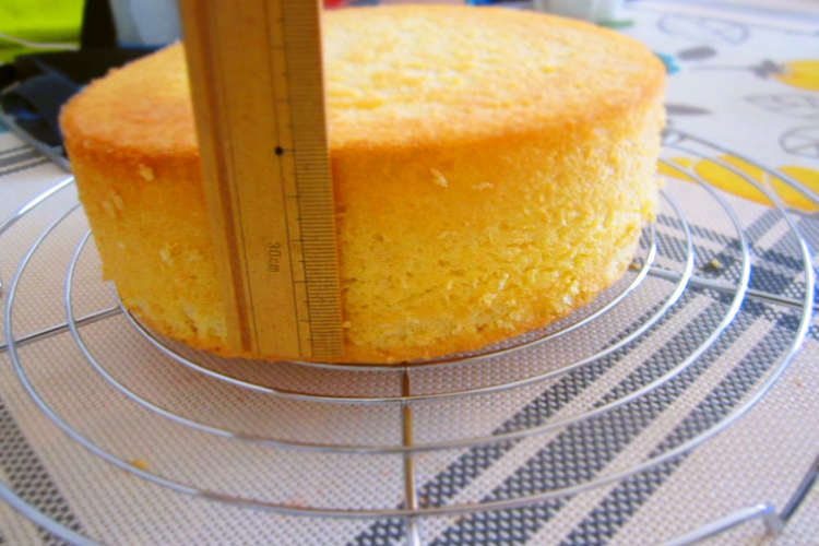 スポンジケーキ 簡単 ふわふわ レシピ 作り方 By はぽんぽん クックパッド