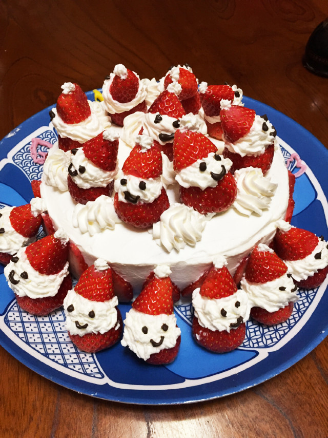 クリスマスケーキ☆苺サンタデコレーションの画像