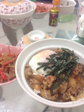 ピリ辛豚丼