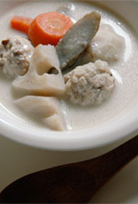 根菜と鶏団子の豆乳味噌スープ