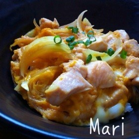 レンジ4分♪とろ〜り卵が美味しい♡親子丼