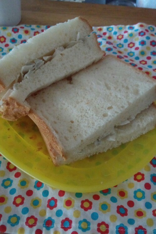 ごぼうサラダのサンドイッチの画像
