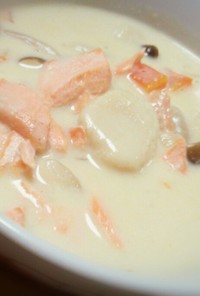鮭と里芋のチャウダー風ミルクスープ