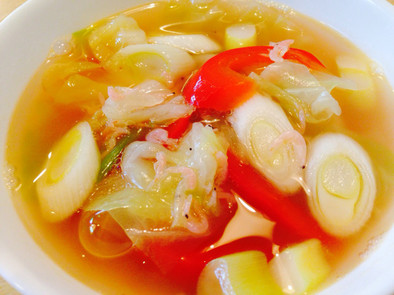 干しエビとキャベツの中華風スープの写真