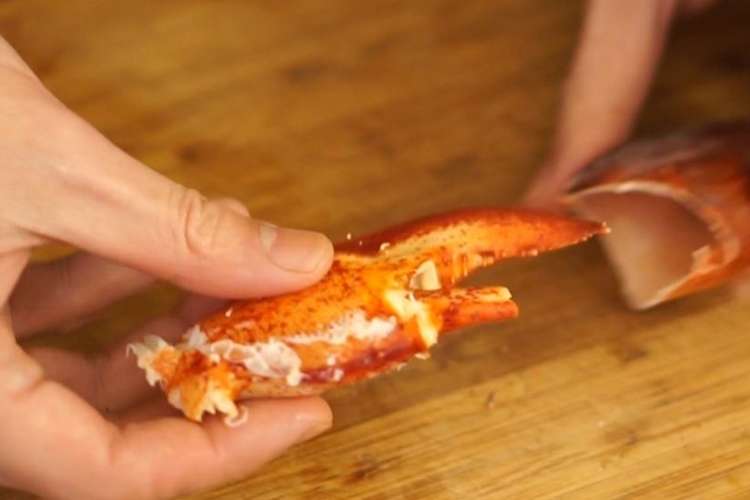 オマール海老の爪の身の外し方 レシピ 作り方 By えもじょわ クックパッド 簡単おいしいみんなのレシピが366万品