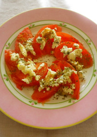 トマトとゴルゴンゾーラチーズの前菜
