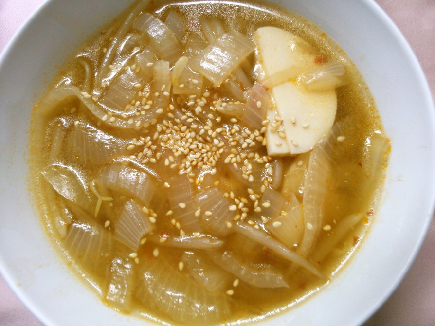 簡単 もやし 玉ねぎの ピリ辛中華スープの画像