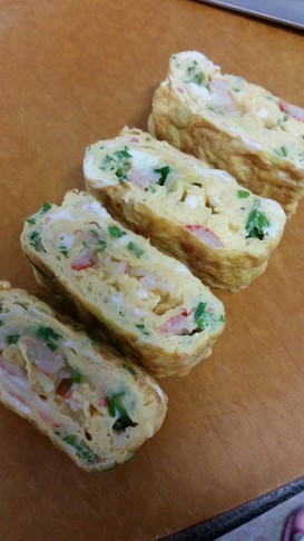 ☆カニかまとねぎで卵焼き☆