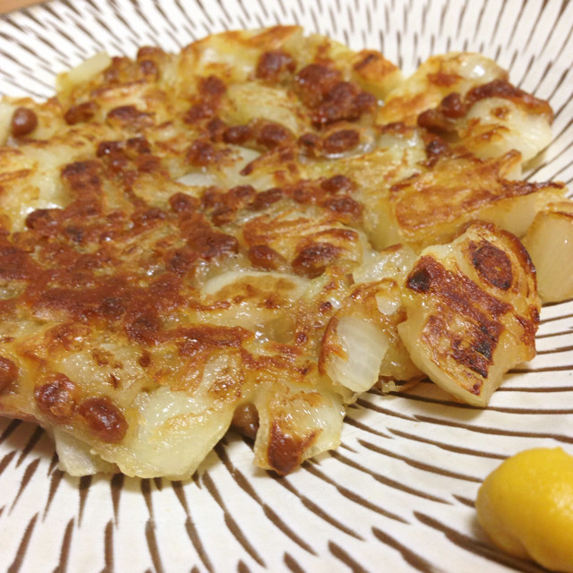 納豆と玉ねぎのフライパン焼きの画像
