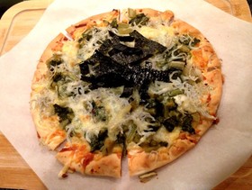 絶品!野沢菜としらすの和風ピザ