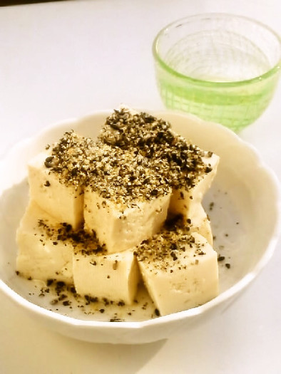 ☺簡単マンガ飯♪豆腐の黒ごま塩和え☺の写真