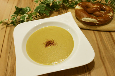 カレーと生姜のココナッツミルクスープの写真