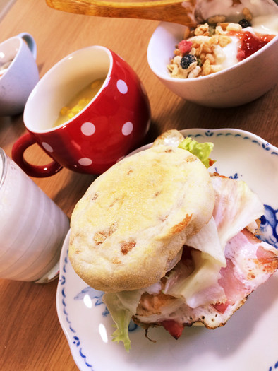 朝食に☆イングリッシュマフィンサンドの写真