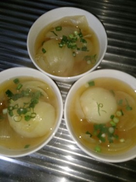 まるごと玉ねぎスープ♪