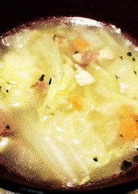 白菜とベーコンのコンソメスープ