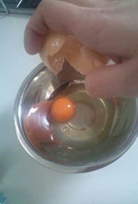 卵を片手で割る方法