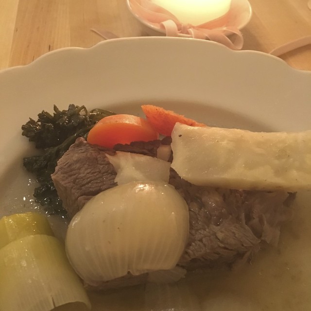 ターフェルシュピッツ 牛肉の煮込み料理 レシピ 作り方 By Roederer クックパッド 簡単おいしいみんなのレシピが349万品 ターフェルシュピッツ 牛肉の煮込み料理 レシピ 作り方 By Roederer クックパッド 簡単おいしいみんなのレシピが349万品
