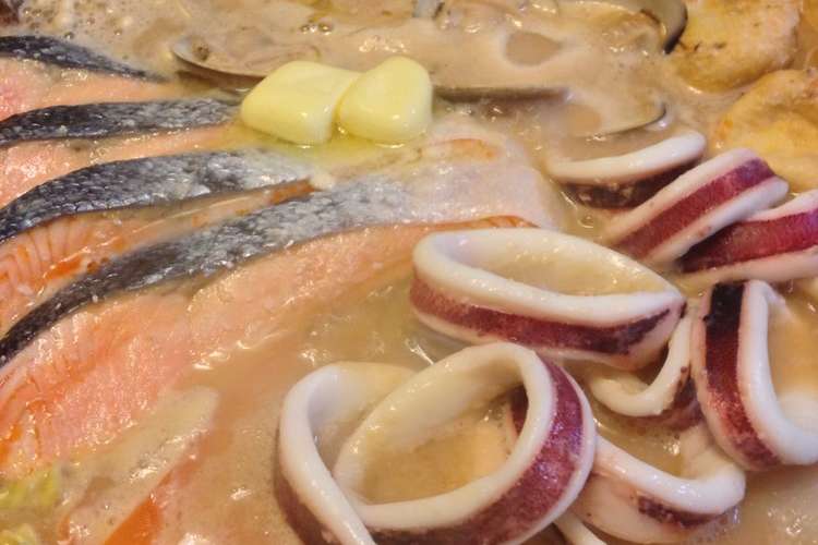 魚介が美味しい石狩鍋 まろやか酒粕仕立て レシピ 作り方 By ようじずふぁくとりー クックパッド 簡単おいしいみんなのレシピが353万品