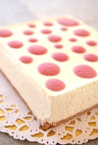 水玉模様のレアチーズケーキ