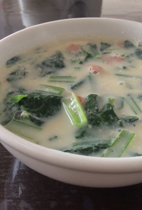 大満足115kcalの小松菜豆乳スープ