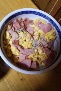卵とエノキとベーコン炒め