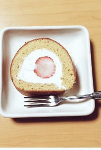 本格派！いちごの米粉ロールケーキ