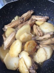 長芋と手羽中のホクホク煮物の写真