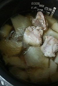 炊飯器で簡単☆豚骨付き肉と大根の煮物